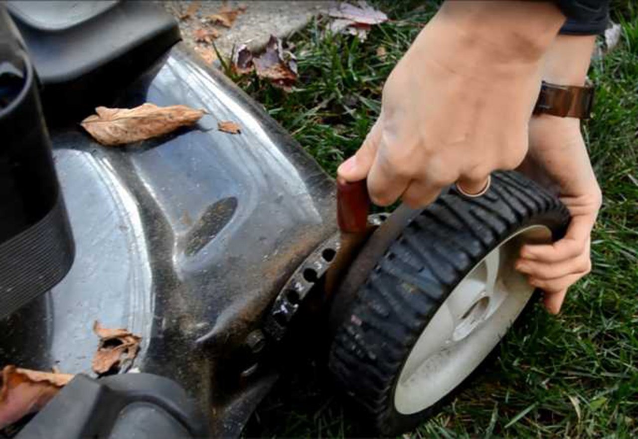 Lower Mower Back Wheels Detail