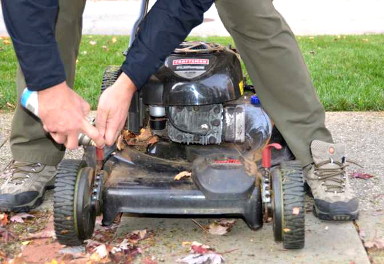 Mower Maintanence Spray Wheels